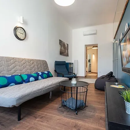 Lion Apartman Nocleg ze śniadaniem *